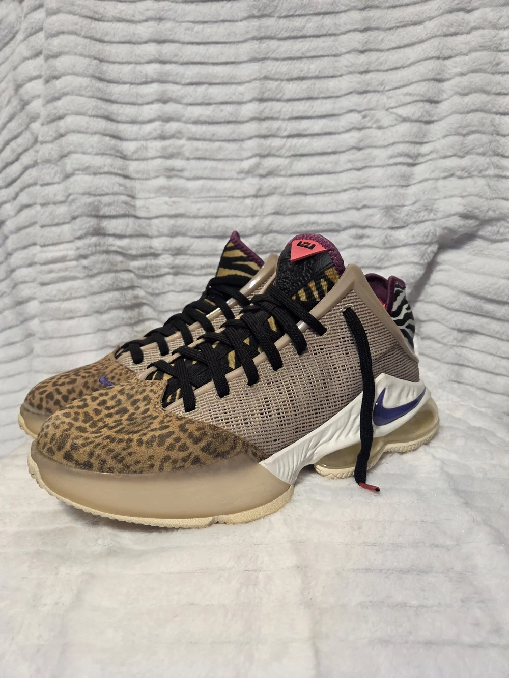 Size 10 Nike LeBron Xix Low Safari men's basketball shoes.